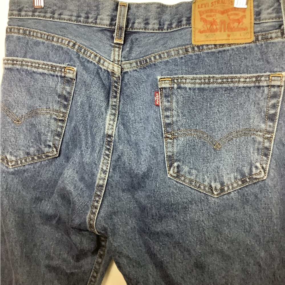 Men’s Levi’s 550 size 34 X 30 medium wash straight leg Classic 5 pocket EUC - Picture 11 of 13